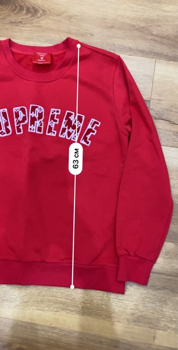 Красная кофта  supreme