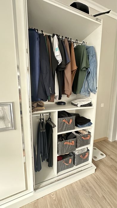 Продам шкаф купе с зеркалом