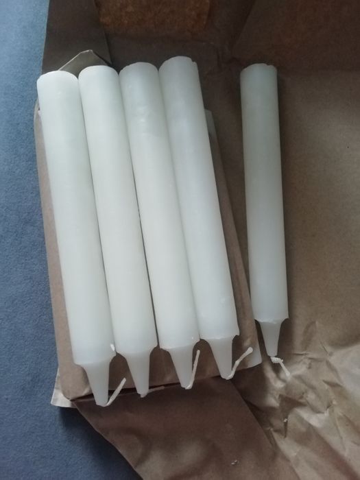 Свечи хозяйственные белые парафиновые. Свеча