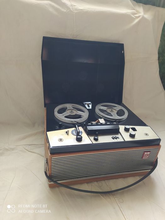 Продам катушечный магнитофон времён СССР