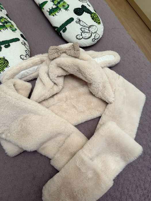 Теплая приятная шапка