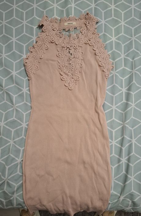 Рокля с прозрачен гръб