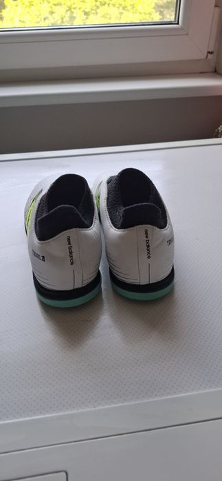 Детски футболни стоножки New balance Tekela V4