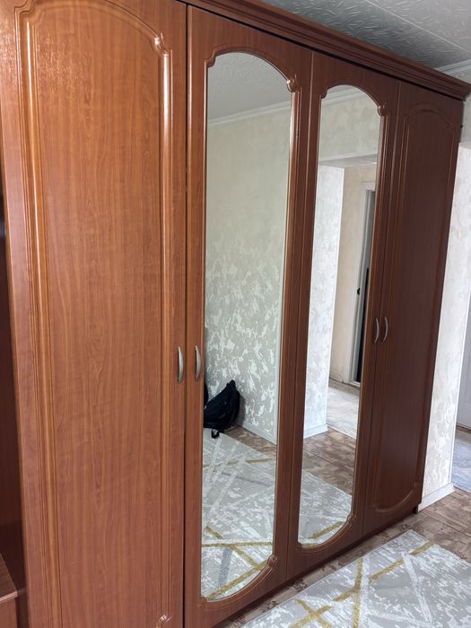 Гардероб шкаф из дерева