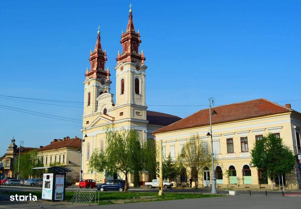Apartament situat la etaj 1, Piata Catedralei, balcon cu expunere