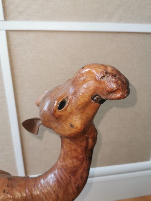 Камила фигура статуетка кожена скулптура голяма реалистична супер !