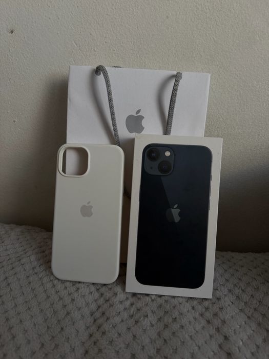 Apple Iphone 13 Midnight Blue купуван от Америка 128gb много добро състояние