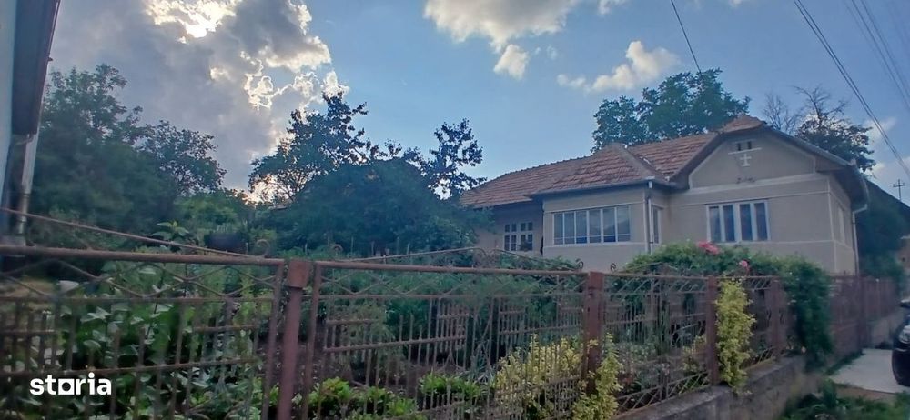 Casa cu teren mare in Salicea