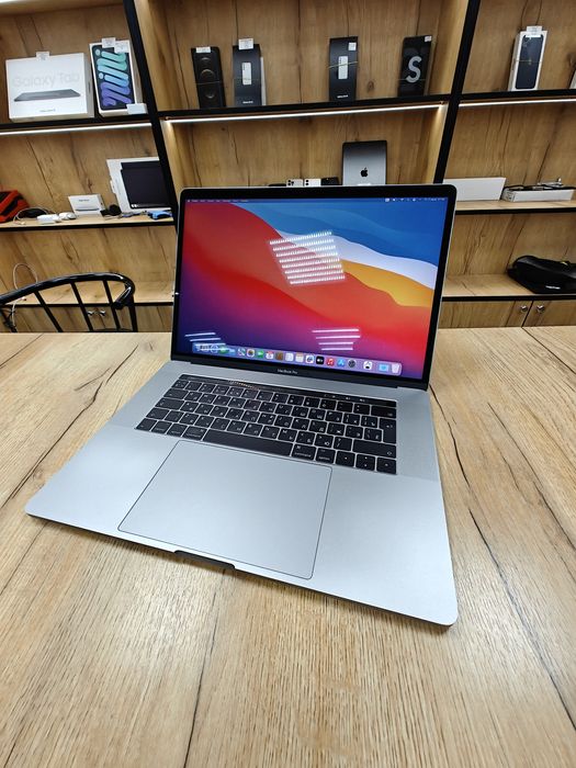 MacBook Pro 15 | Core i7 | ОЗУ 16гб | TouchBar | Память 256гб