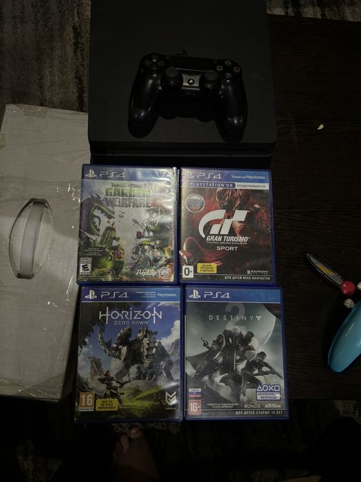 Sony Playstation 4 с дисками 1000 GB