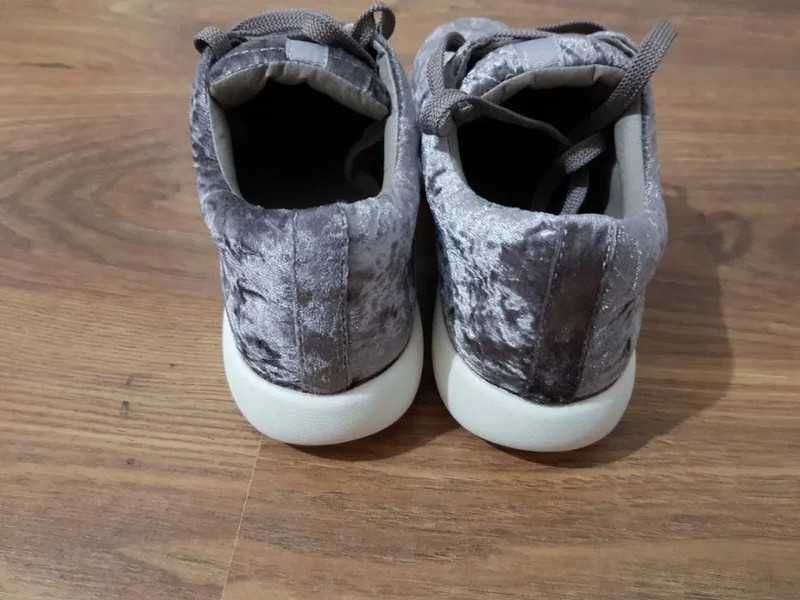 Pantofi sport catifea gri,marimea 39,noi