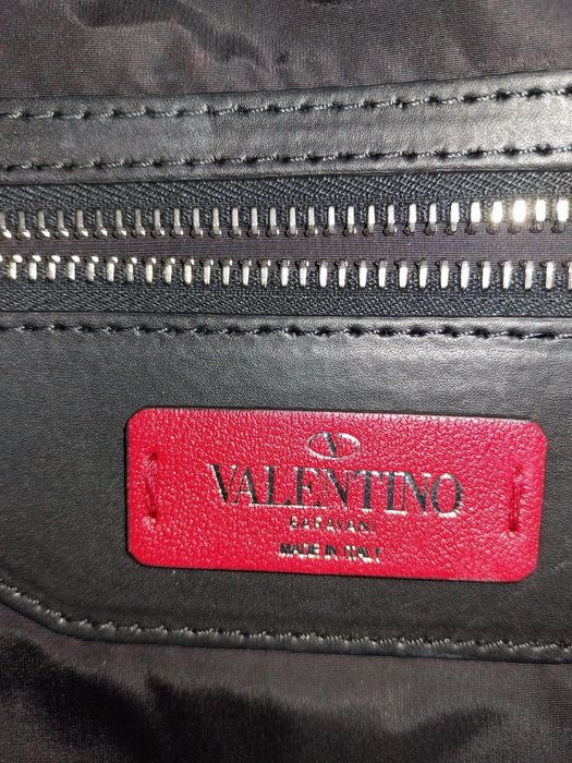 Vând geanta Valentino originala !