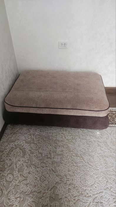 Диван сотилади яхши холатда