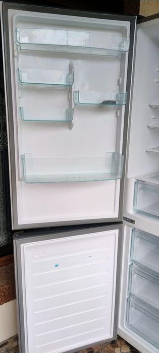 Vând frigider Candy