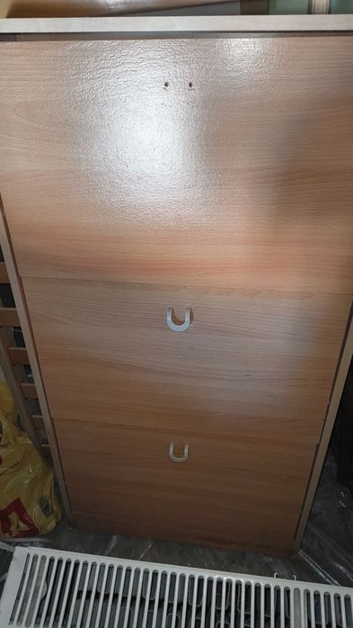 Продавам шкаф за обувки