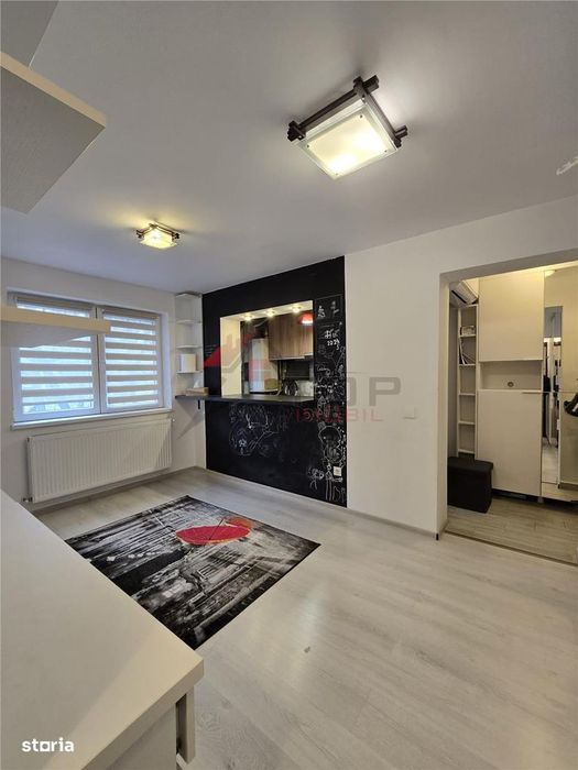 Etaj 1 - Podu Ros Aleea Decebal, 3 camere cu geam la baie, liber