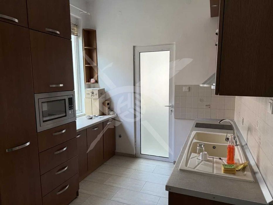 Дава се под наем Офис в София, Център - 100 кв.м за 1495.83 € - Снимка #2