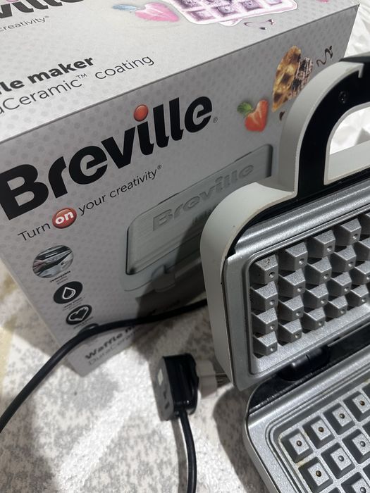 Вафельница Breville