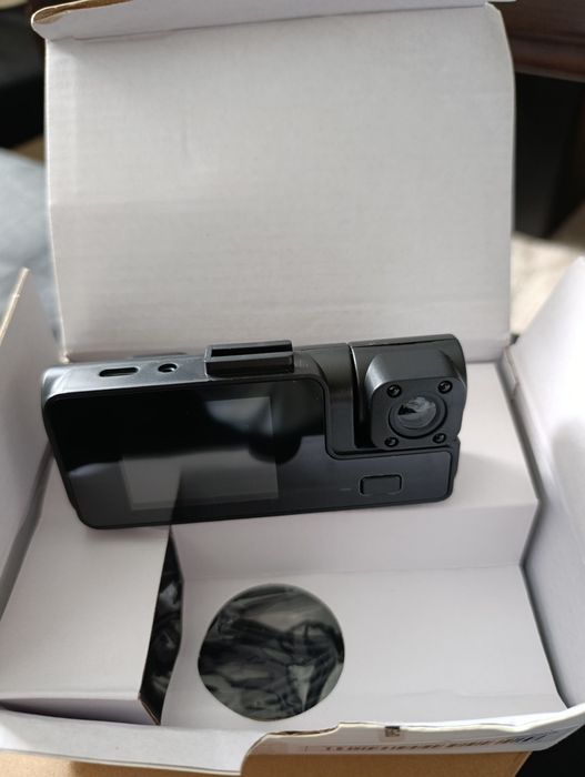 Двойна камера за автомобил