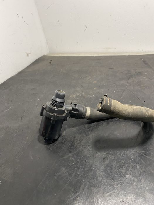 Pompa secundara auxiliara Recirculare apa BMW Seria 7 E38 | 6917700
