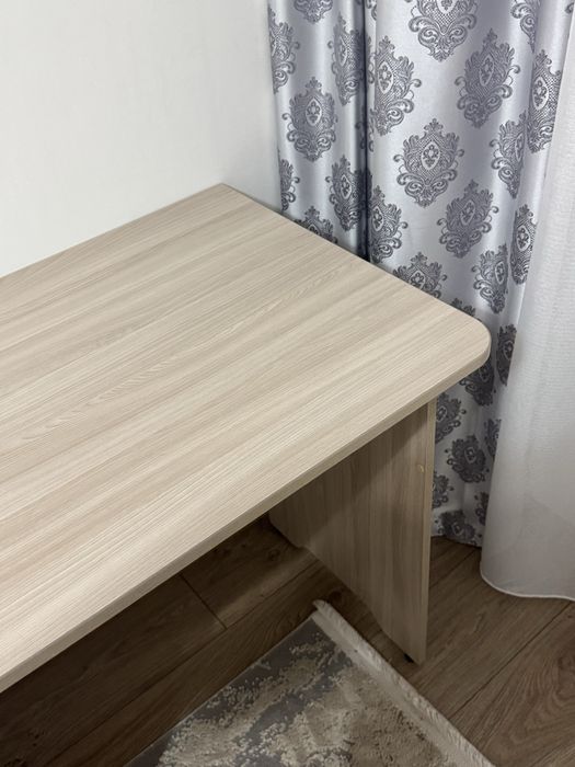 Стол в иделаьном состояние срочно