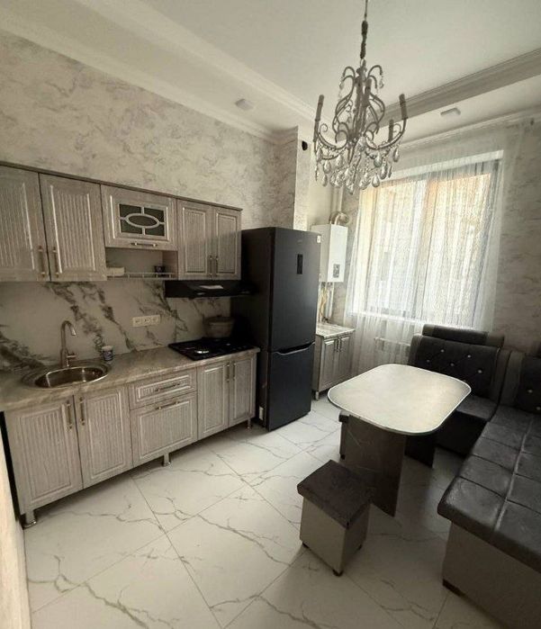 Maksim Gorkiy metro yaqinda arenda