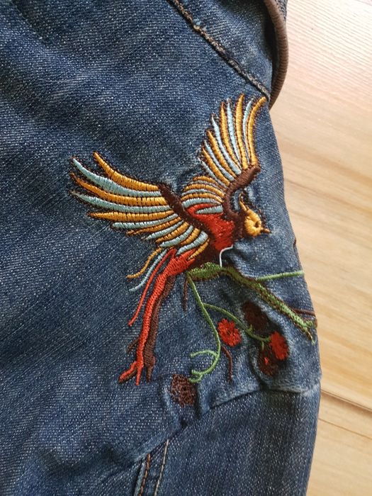 Дънчено яке с бродерии.