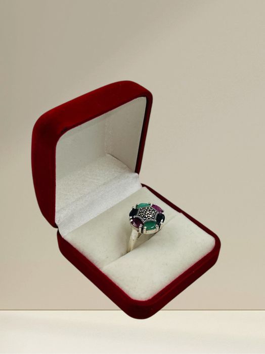 Сребърен пръстен със полускъпоценни камани