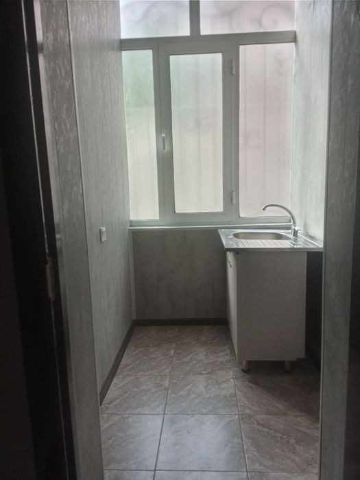 Arenda nejiloy 50 kv.m batcha sharoit bor, yo'l yuzi Chorsu Jar stadio