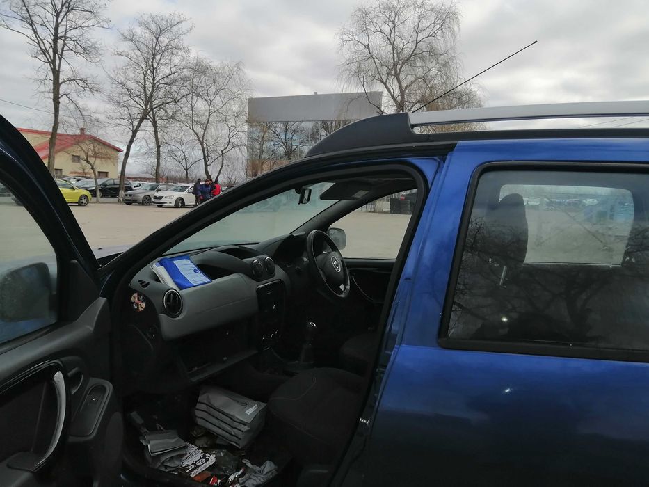 Dezmembram Dacia Duster