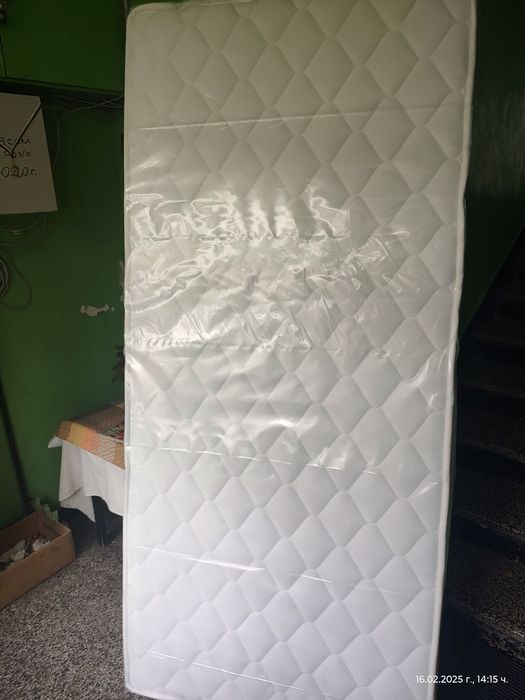 Продавам чисто нов еднолицев  матрак