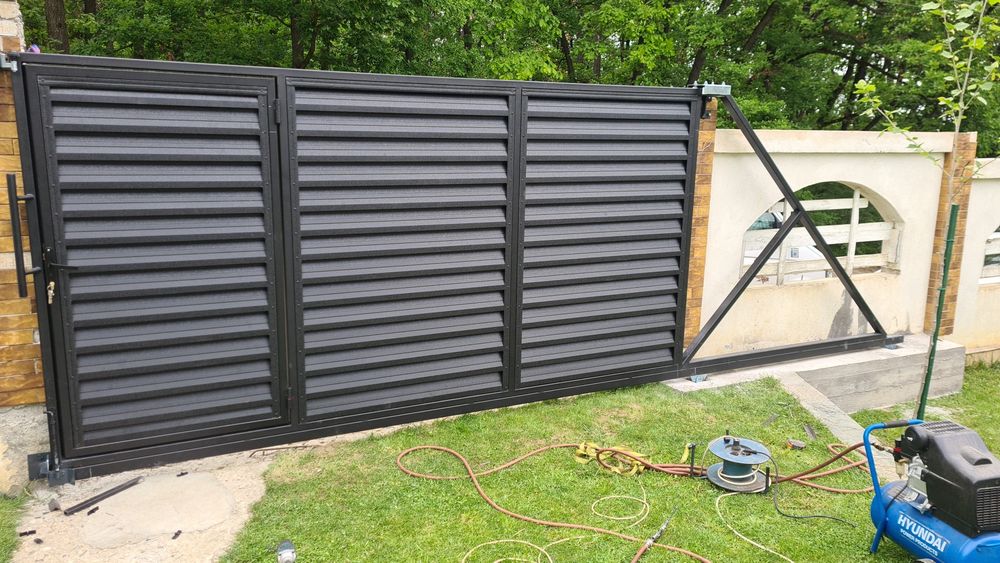 Porți garduri tip jaluzea