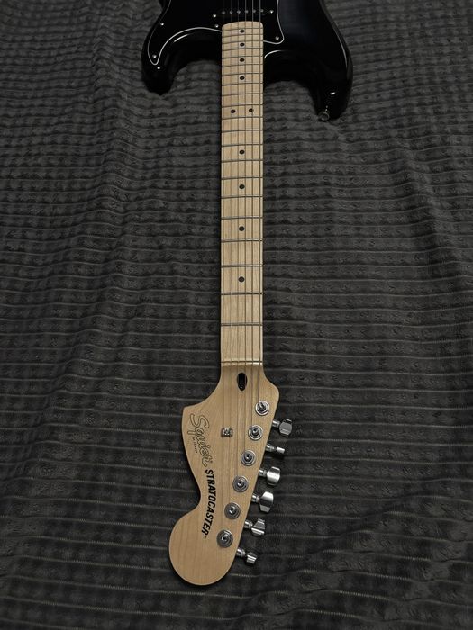 Электрогитара Fender Squier Stratocaster