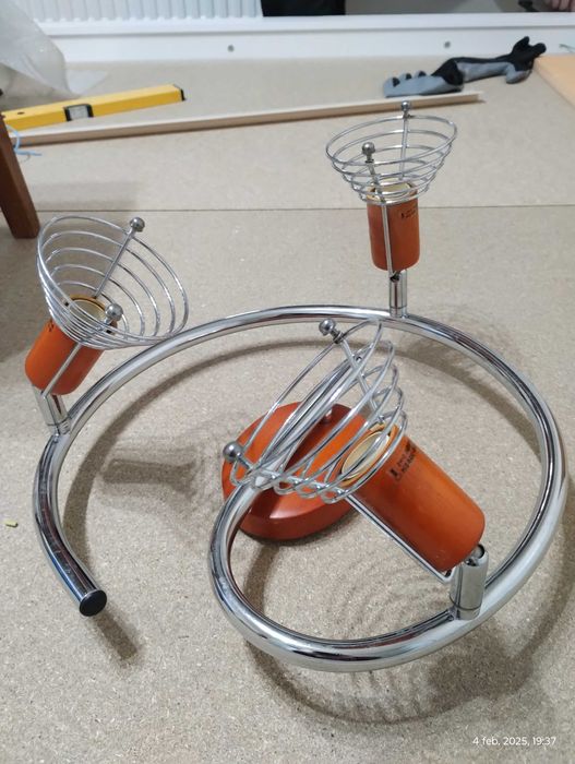 Lustra   cu brațe mobile