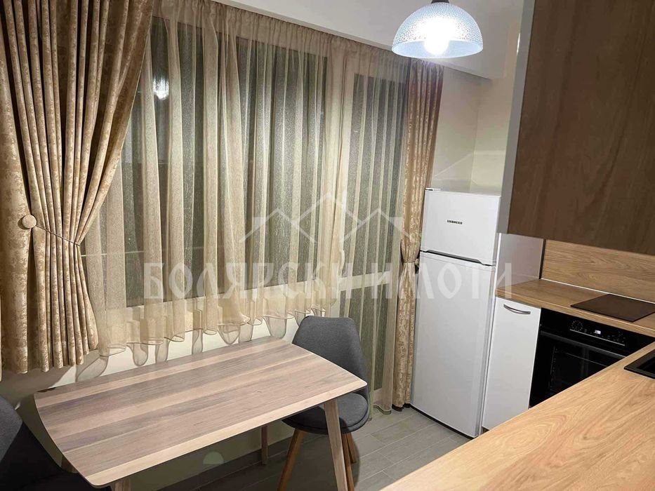 Южен апартамент до Нова Болница