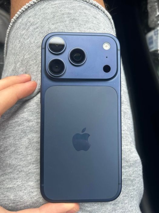 Продавам iPhone 17 pro