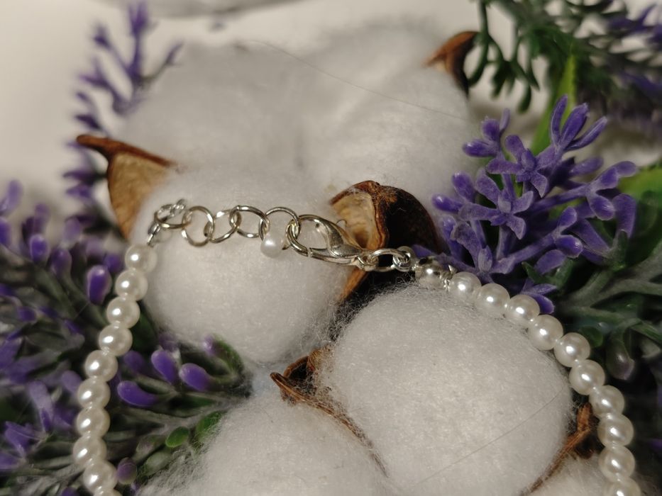 Bratara hand-made cu perlute si inima placata cu aur