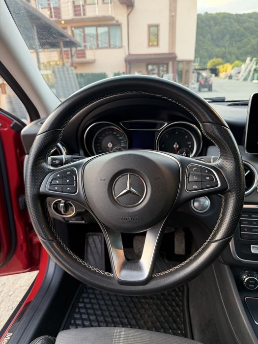 Vând Mercedes-Benz GLA 200 D