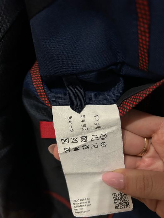 Продавам мъжки блейзър на HUGO BOSS