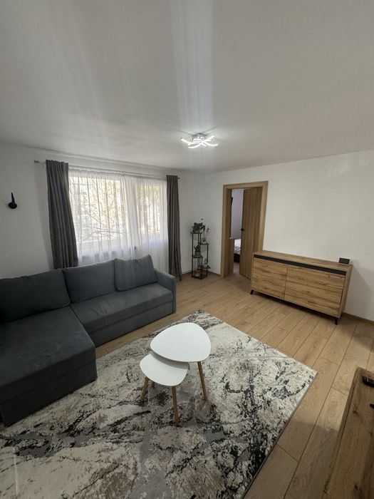 Apartament 3 camere renovat – etaj 1 – Dambu Pietros, Str. Godeanu