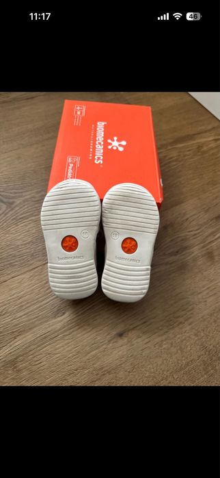 Sandale biomecanics 18