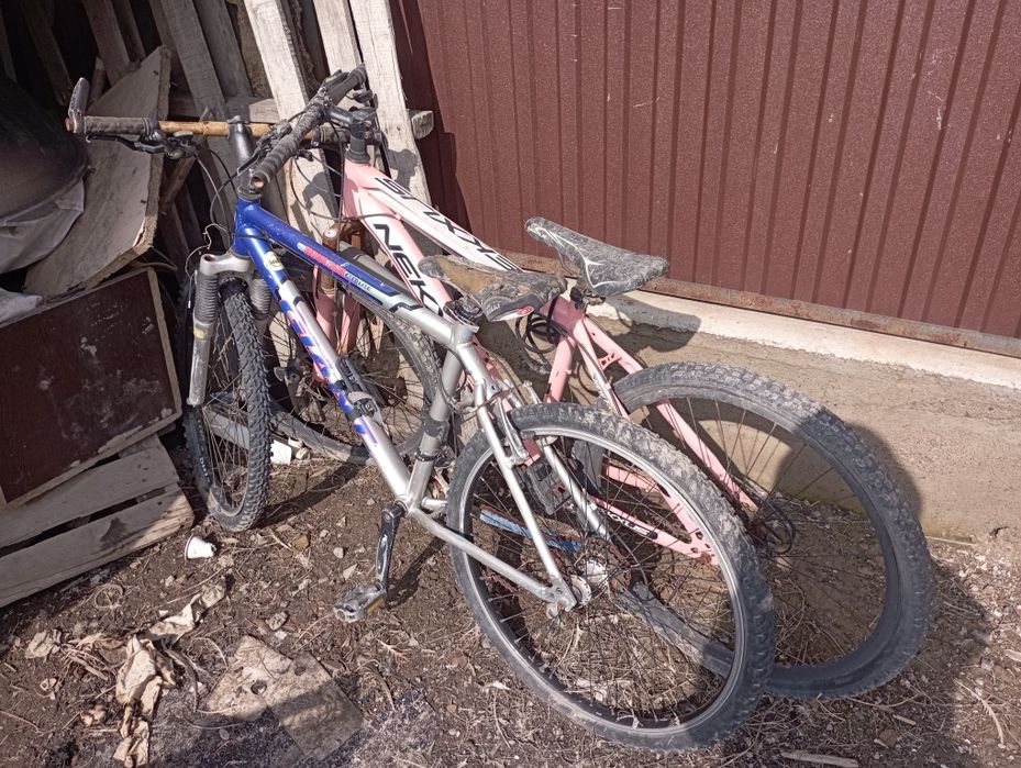 Велик со сломанными колёсами