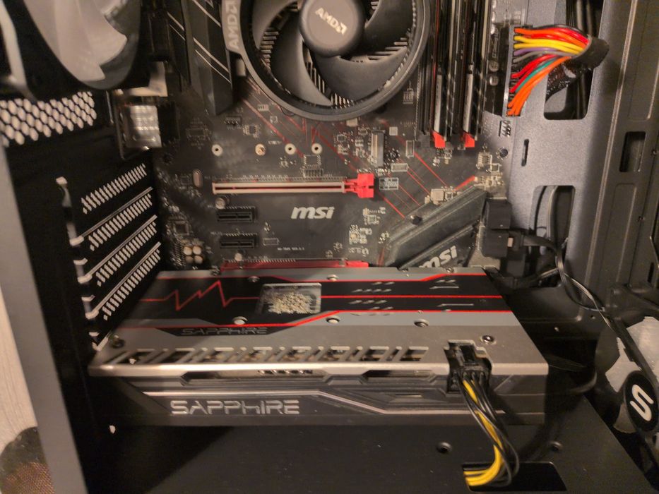 PC Gaming Ryzen 5 3400G / RX 580 4GB / 16GB RAM / SSD 256GB + HDD 1TB
