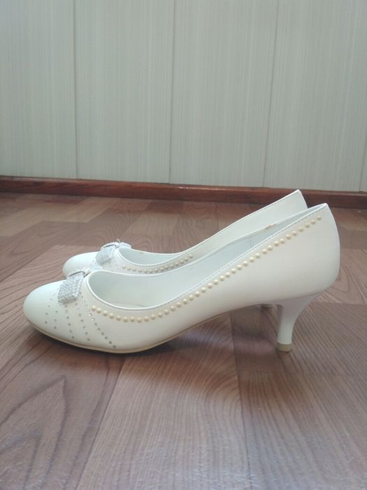 Туфли женские белые
