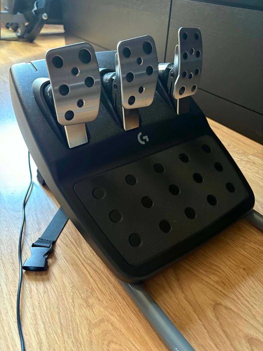 Logitech Playseat Challenger X + Logitech G923 + Logitech Driving Force Shifter