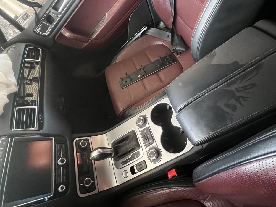 VW Touareg 7p 2016г. на части