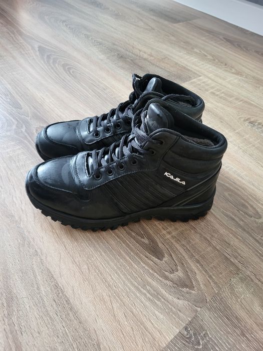 Продаю подростковые кроссовки