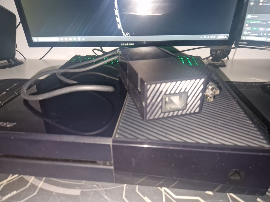 Xbox One 500 GB cu maneta