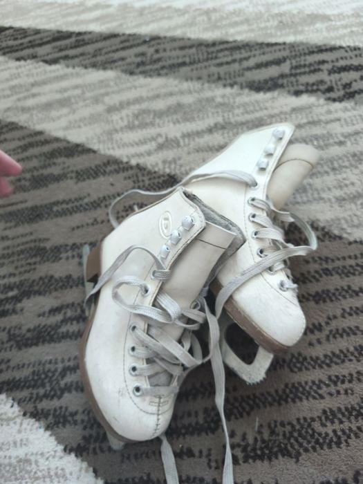 Продам детские коньки