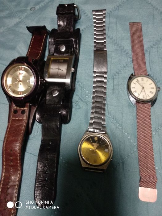 Vand pachet de 4 ceasuri mai vechi